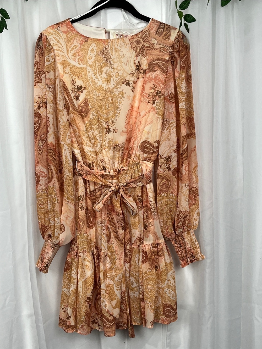 Flying Tomato Mini Dress S Peach Cream Stretch Waist Long Sleeves Paisley EUC